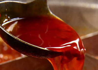 一次性红油定制怎么选择？定制一次性正宗红油才能吸引更多客人