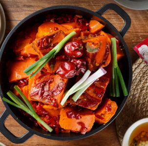 打造独特火锅红油：创新、口感与市场洞察