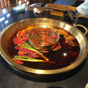 微辣火锅底料市场，定制服务受欢迎吗？