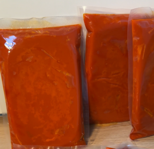 为何这家重庆火锅底料厂称雄？秘制材料大揭秘！