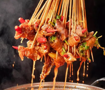 探寻重庆风味之源：串串香底料批发厂家的核心优势解析