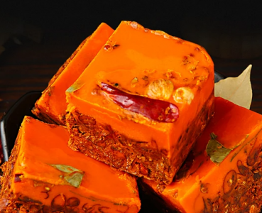 探寻重庆火锅混合油魅力之源，熬制过程有何讲究？