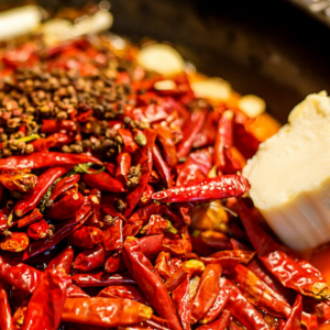 一次性火锅底料怎么选？揭秘生产选料关键步骤！