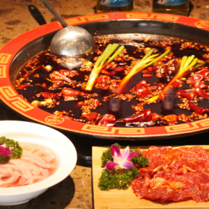 火锅美味之源：底料制作藏着多少门道？